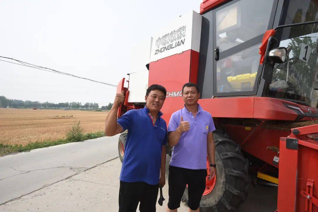 保定张振恒:我就是喜欢开收割机,新疆-9真不赖,动力足、售后服务好(图4) 保定张振恒:我就是喜欢开收割机,新疆-9真不赖,动力足、售后服务好(图4)